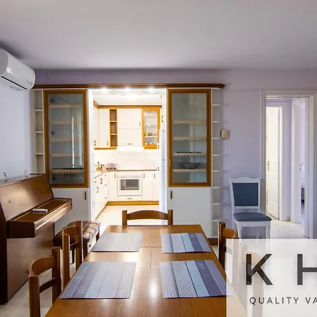 Superior Boutique Studios! #3 Apartment
